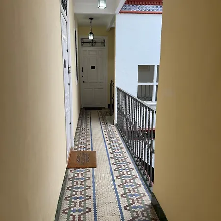 Authentic Andalusian In Downtown Lejlighed *